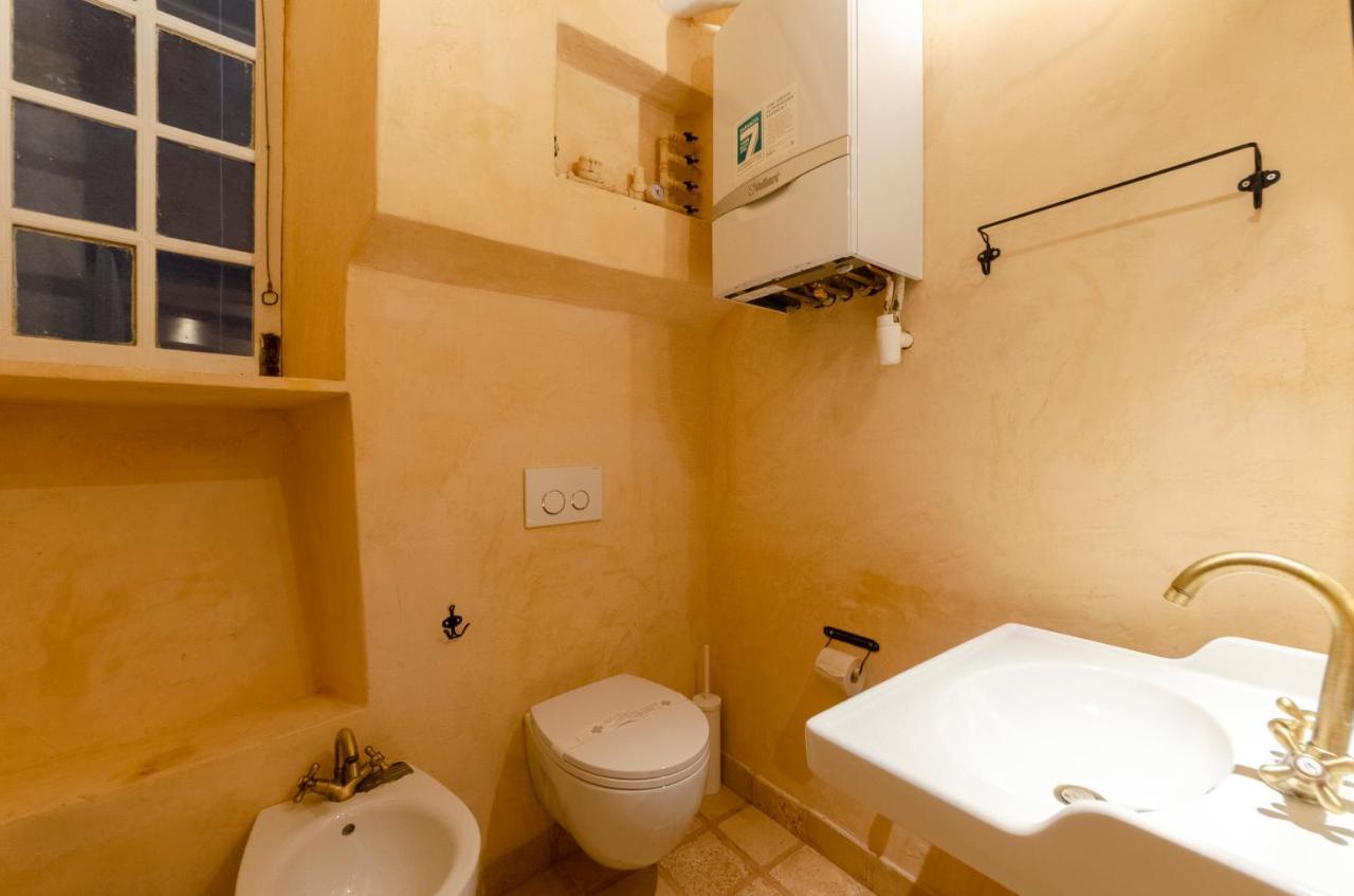 Altido Artistic Flat For 7 In Historic Centre Genua